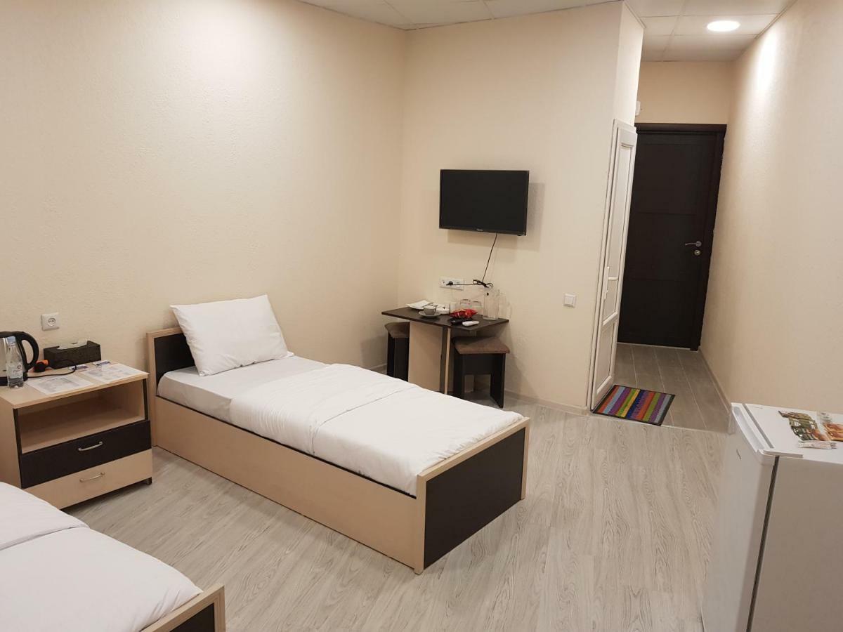 Shree Gopal Gayatri Lok Hotel Erevan Exterior foto