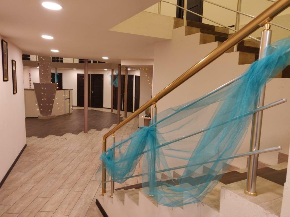 Shree Gopal Gayatri Lok Hotel Erevan Exterior foto